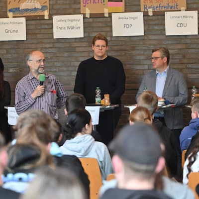 Bei der Podiumsdiskussion in der Kürtener Gesamtschule ging es um die Europawahl.