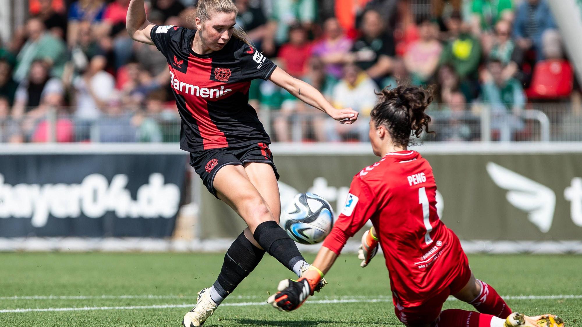 GOOGLE PIXEL Frauen Bundesliga: Bayer 04 Leverkusen - SV Werder Bremen 20.05.2024 Vilhjalmsdottir Karolina Lea Bayer 04 Leverkusen, 18, Peng Livia SV Werder Bremen, 1 GOOGLE PIXEL Frauen Bundesliga: Bayer 04 Leverkusen - SV Werder Bremen Ulrich-Haberland-Stadion, Leverkusen 20.05.2024 DFL/DFB regulations prohibit any use of photographs as image sequences and/or quasi video. *** GOOGLE PIXEL Frauen Bundesliga Bayer 04 Leverkusen SV Werder Bremen 20 05 2024 Vilhjalmsdottir Karolina Lea Bayer 04 Leverkusen, 18 , Peng Livia SV Werder Bremen, 1 GOOGLE PIXEL Frauen Bundesliga Bayer 04 Leverkusen SV Werder Bremen Ulrich Haberland Stadion, Leverkusen 20 05 2024 DFL DFB regulations prohibit any use of photographs as image sequences and or quasi video Copyright: xBEAUTIFULxSPORTS/Buriakovx