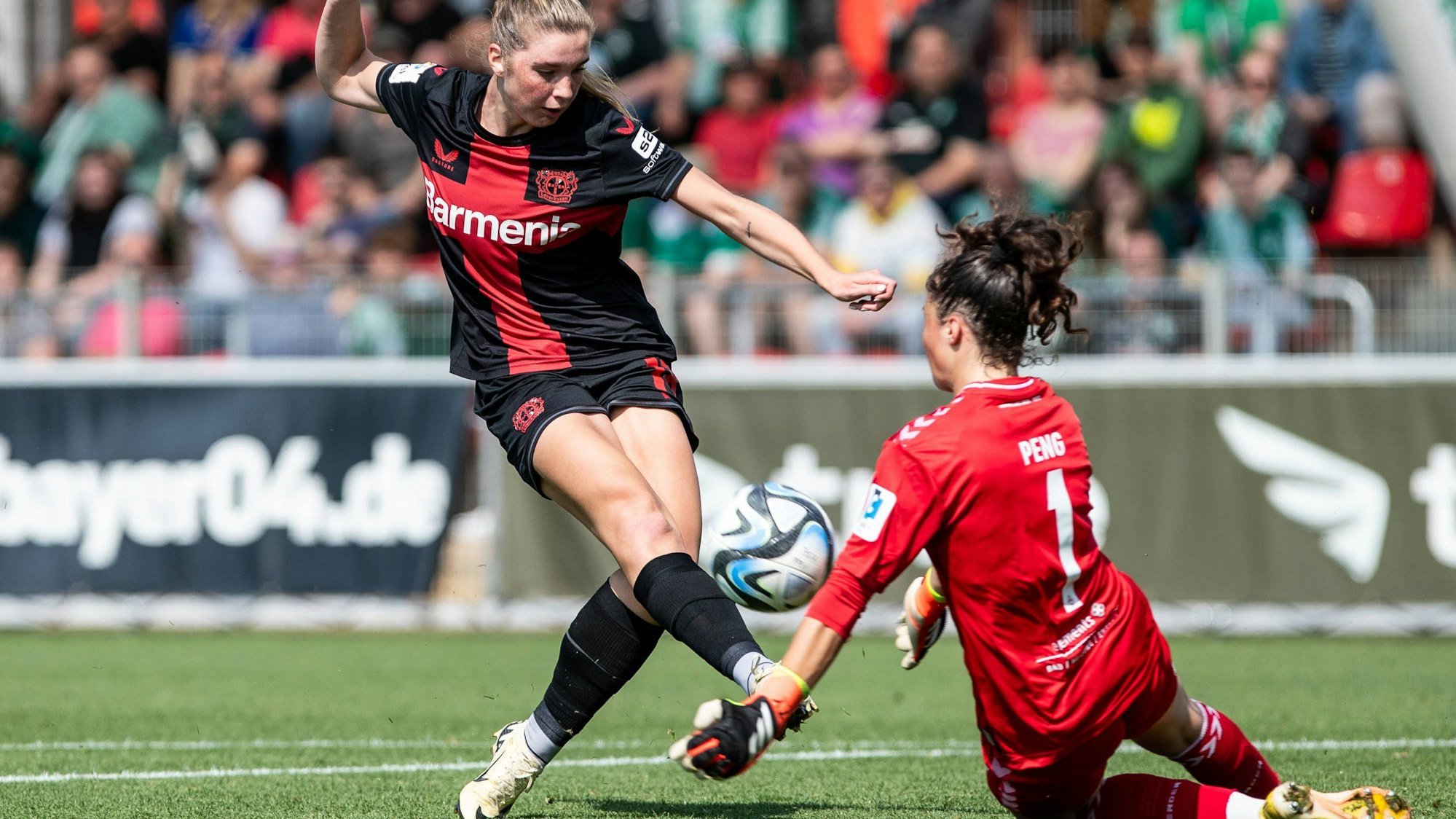 GOOGLE PIXEL Frauen Bundesliga: Bayer 04 Leverkusen - SV Werder Bremen 20.05.2024 Vilhjalmsdottir Karolina Lea Bayer 04 Leverkusen, 18, Peng Livia SV Werder Bremen, 1 GOOGLE PIXEL Frauen Bundesliga: Bayer 04 Leverkusen - SV Werder Bremen Ulrich-Haberland-Stadion, Leverkusen 20.05.2024 DFL/DFB regulations prohibit any use of photographs as image sequences and/or quasi video. *** GOOGLE PIXEL Frauen Bundesliga Bayer 04 Leverkusen SV Werder Bremen 20 05 2024 Vilhjalmsdottir Karolina Lea Bayer 04 Leverkusen, 18 , Peng Livia SV Werder Bremen, 1 GOOGLE PIXEL Frauen Bundesliga Bayer 04 Leverkusen SV Werder Bremen Ulrich Haberland Stadion, Leverkusen 20 05 2024 DFL DFB regulations prohibit any use of photographs as image sequences and or quasi video Copyright: xBEAUTIFULxSPORTS/Buriakovx