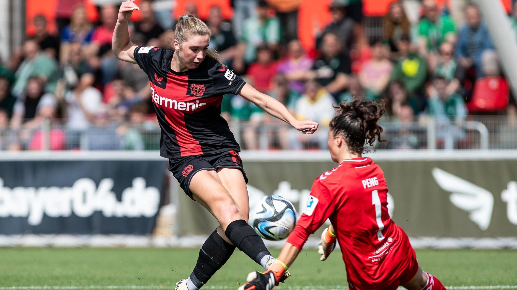 GOOGLE PIXEL Frauen Bundesliga: Bayer 04 Leverkusen - SV Werder Bremen 20.05.2024 Vilhjalmsdottir Karolina Lea Bayer 04 Leverkusen, 18, Peng Livia SV Werder Bremen, 1 GOOGLE PIXEL Frauen Bundesliga: Bayer 04 Leverkusen - SV Werder Bremen Ulrich-Haberland-Stadion, Leverkusen 20.05.2024 DFL/DFB regulations prohibit any use of photographs as image sequences and/or quasi video. *** GOOGLE PIXEL Frauen Bundesliga Bayer 04 Leverkusen SV Werder Bremen 20 05 2024 Vilhjalmsdottir Karolina Lea Bayer 04 Leverkusen, 18 , Peng Livia SV Werder Bremen, 1 GOOGLE PIXEL Frauen Bundesliga Bayer 04 Leverkusen SV Werder Bremen Ulrich Haberland Stadion, Leverkusen 20 05 2024 DFL DFB regulations prohibit any use of photographs as image sequences and or quasi video Copyright: xBEAUTIFULxSPORTS/Buriakovx