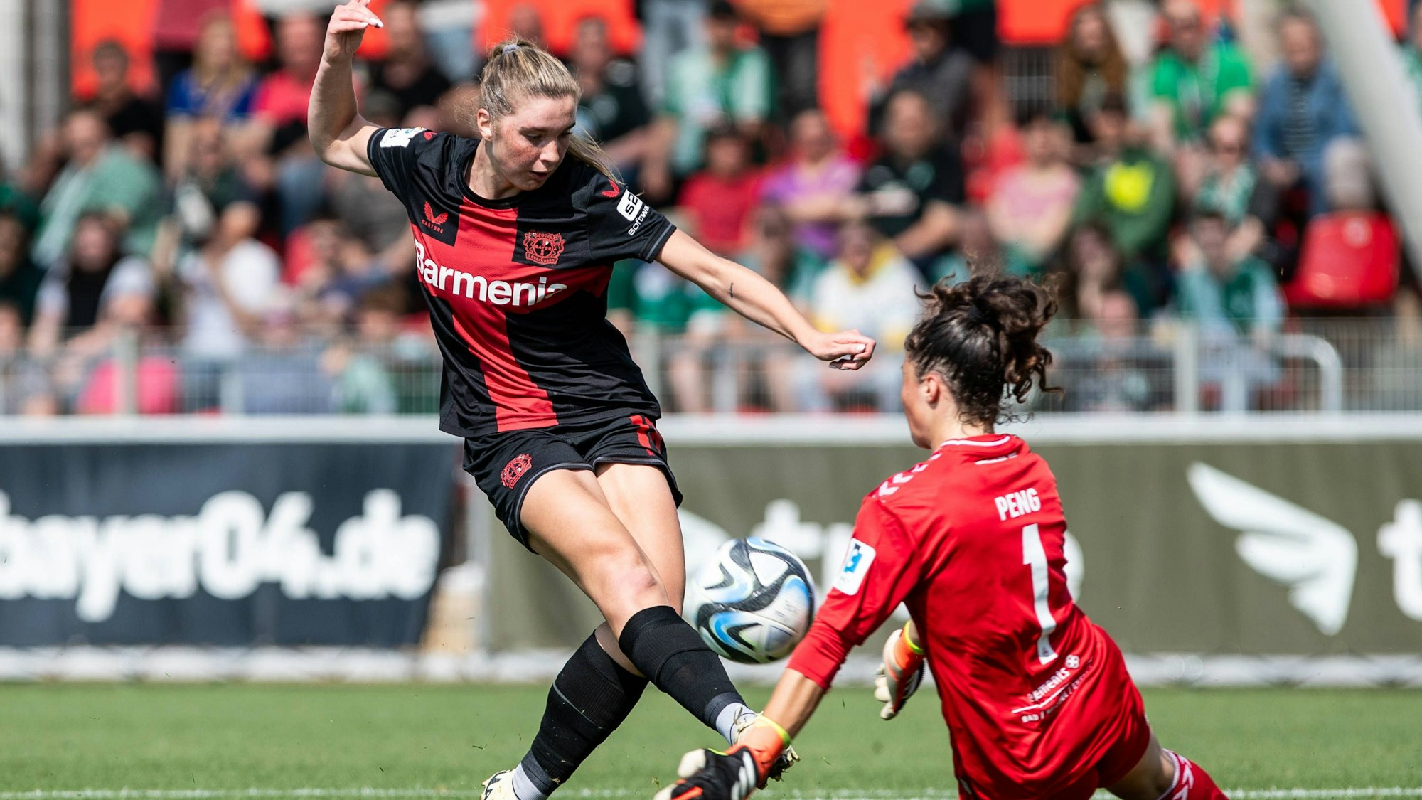 GOOGLE PIXEL Frauen Bundesliga: Bayer 04 Leverkusen - SV Werder Bremen 20.05.2024 Vilhjalmsdottir Karolina Lea Bayer 04 Leverkusen, 18, Peng Livia SV Werder Bremen, 1 GOOGLE PIXEL Frauen Bundesliga: Bayer 04 Leverkusen - SV Werder Bremen Ulrich-Haberland-Stadion, Leverkusen 20.05.2024 DFL/DFB regulations prohibit any use of photographs as image sequences and/or quasi video. *** GOOGLE PIXEL Frauen Bundesliga Bayer 04 Leverkusen SV Werder Bremen 20 05 2024 Vilhjalmsdottir Karolina Lea Bayer 04 Leverkusen, 18 , Peng Livia SV Werder Bremen, 1 GOOGLE PIXEL Frauen Bundesliga Bayer 04 Leverkusen SV Werder Bremen Ulrich Haberland Stadion, Leverkusen 20 05 2024 DFL DFB regulations prohibit any use of photographs as image sequences and or quasi video Copyright: xBEAUTIFULxSPORTS/Buriakovx