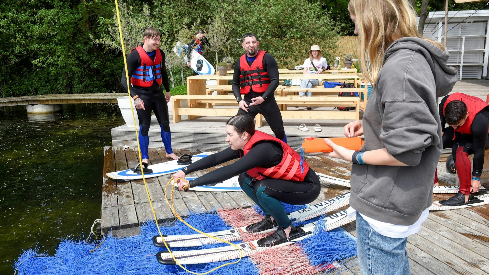Am Anfängerseil machten Neueinsteiger die ersten Erfahrungen an der Wasserskianlage Bleibtreusee.