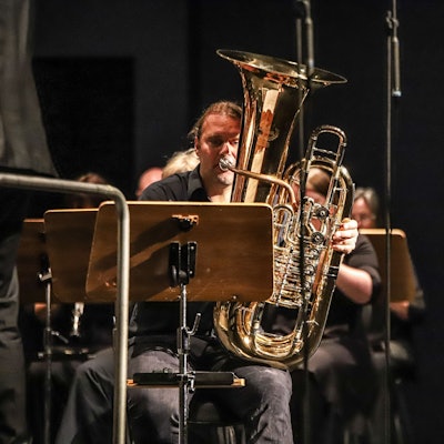 Andreas Martin Hofmeier zeigte, was alles in einer Tuba steckt.