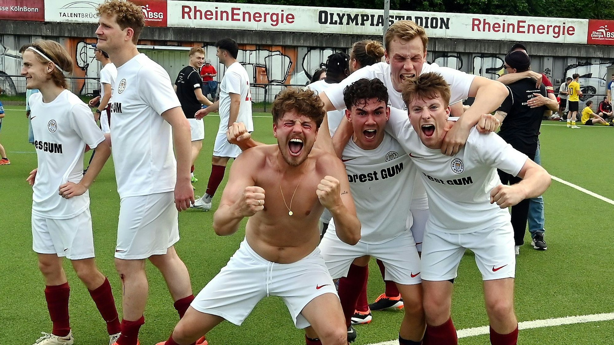 20.05.2024, Fussball-Olympia Köln i - Südwest II
Freude bei Olympia
Foto: Uli Herhaus