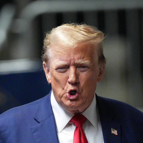 Donald Trump spricht vor Former US President Donald Trump speaks to the press before leaving for the day at his trial for allegedly covering up hush money payments linked to extramarital affairs, at Manhattan Criminal Court in New York City, on May 10, 2024. Trump is accused of falsifying business records in a scheme to cover up an alleged sexual encounter with adult film actress Stormy Daniels to shield his 2016 election campaign from adverse publicity. (Photo by Curtis Means / POOL / AFP)