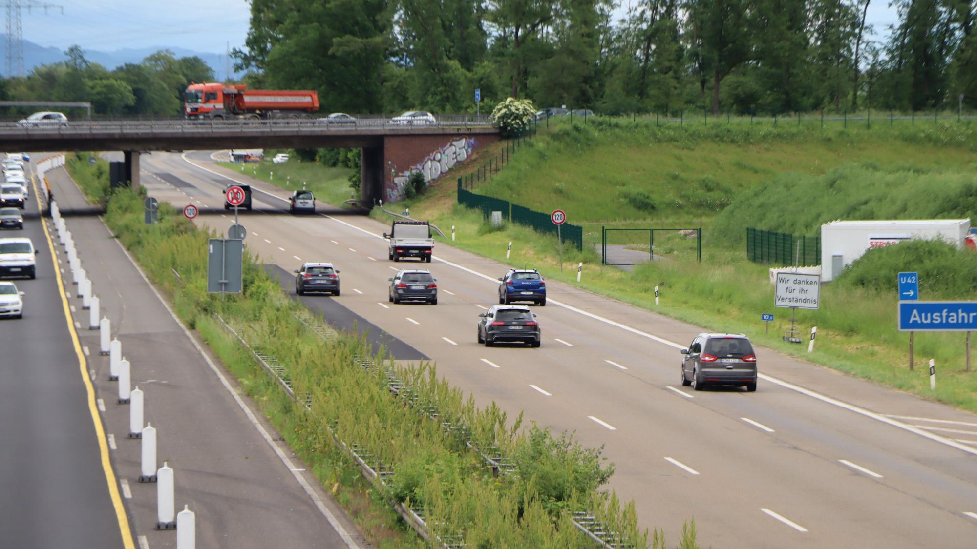 Zu sehen ist die Autobahn 555.
