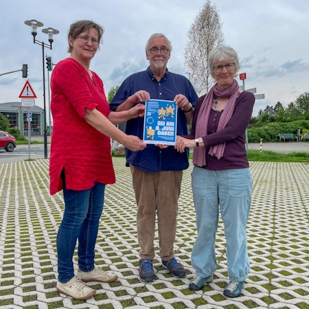 Dorothea Hoffrogge (v.l.), Jochen Bilstein und Annerose Frickenschmidt organiseren einen Sternmarsch für Vielfalt.