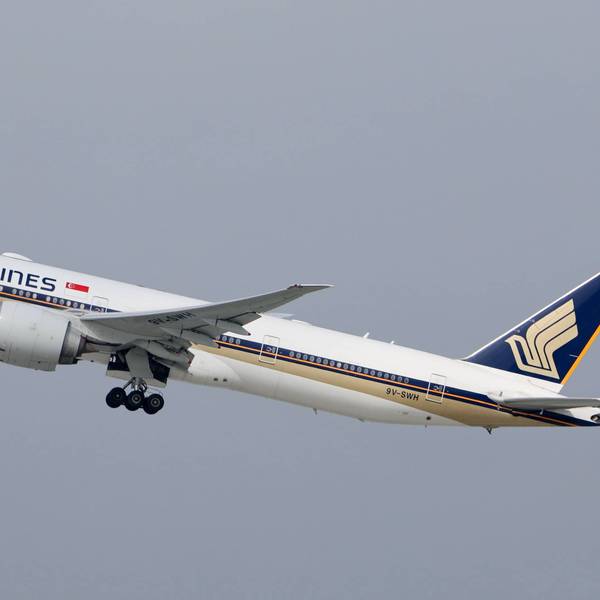Eine Boeing 777 von Singapore Airlines nach dem Start (Symbolbild)