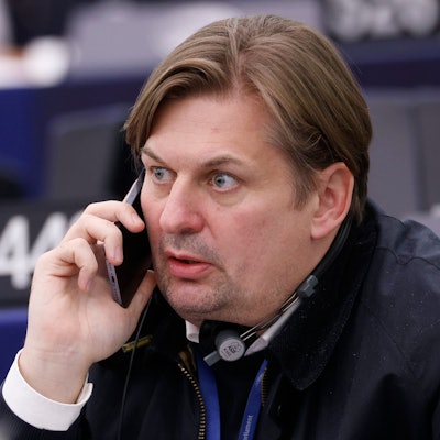 Maximilian Krah von der Alternative für Deutschland (AfD) nimmt bei einer Sitzung des Europäischen Parlaments. (Archivbild)