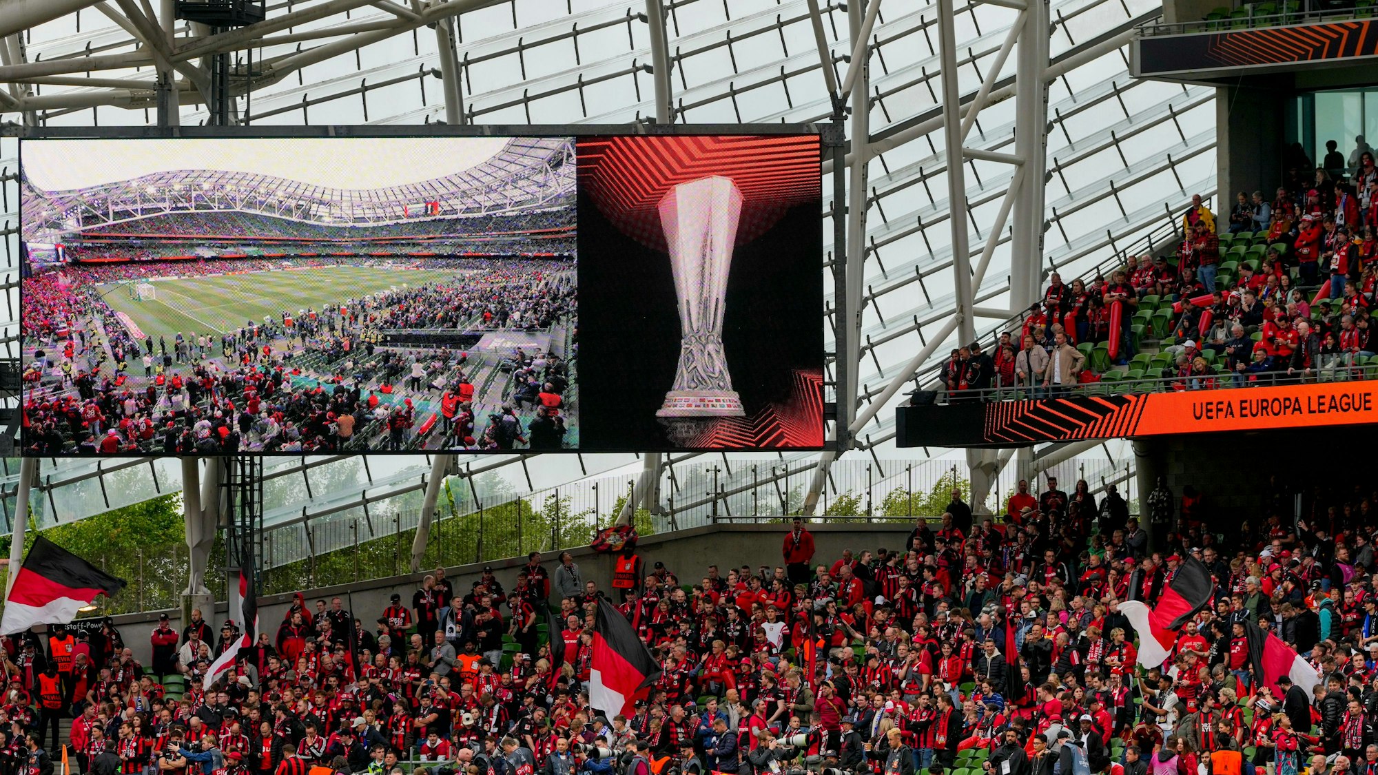 Fans von Bayer 04 Leverkusen erwarten das Europa-League-Finale von Dublin.