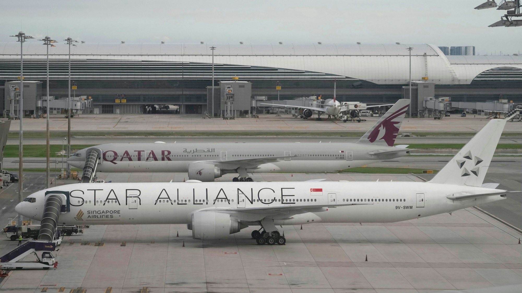Die Unglücksmaschine von Flug SQ321 auf dem Suvarnabhumi International Airport in Bangkok, Thailand.