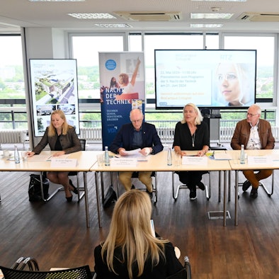 Pressekonferenz zur neunten Nacht der Technik. Von links: Dr. Kristel Degener, Hans-Arnold Büscher, Yvonne Patschke, Gerhard Braun, Marian Barsoum, Urban Plößl.