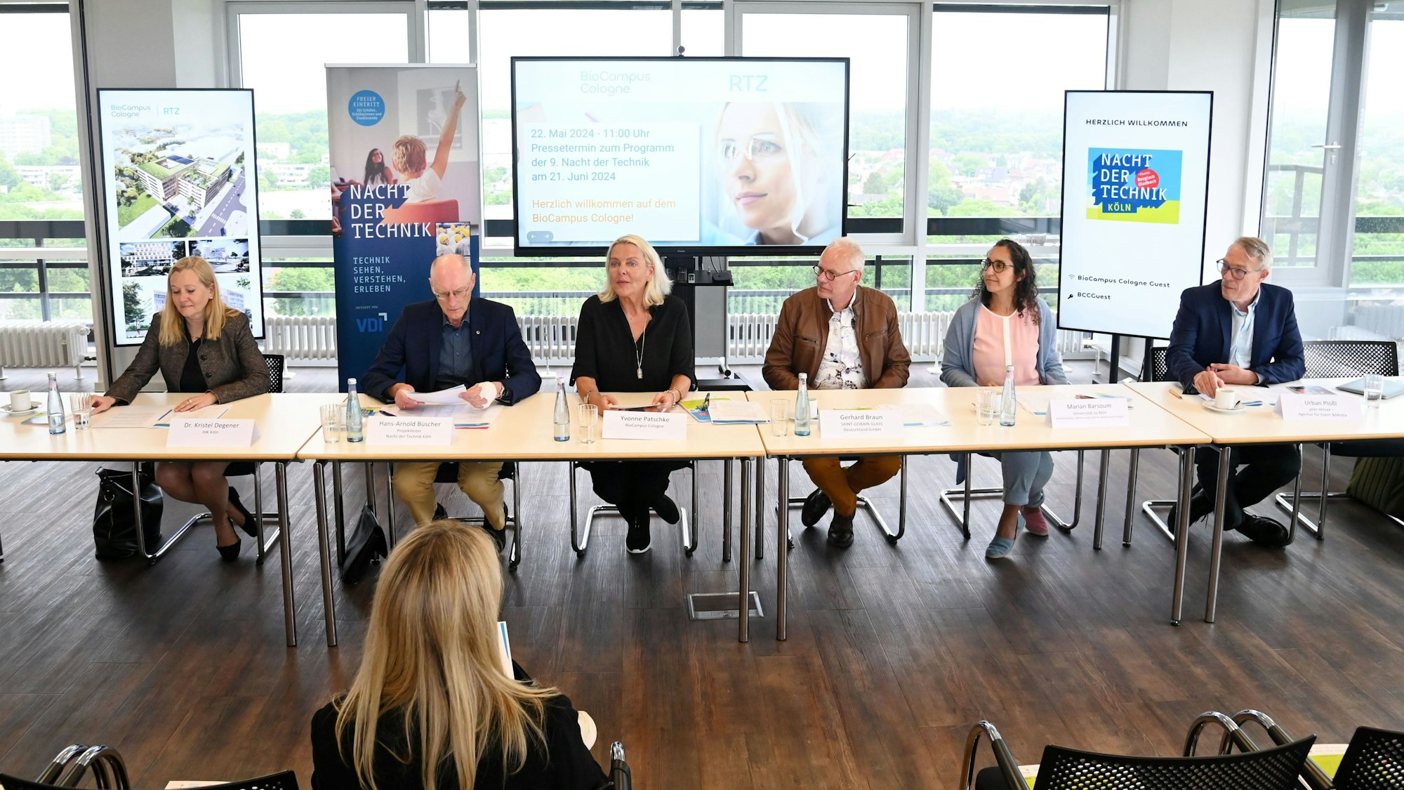 Pressekonferenz zur neunten Nacht der Technik. Von links: Dr. Kristel Degener, Hans-Arnold Büscher, Yvonne Patschke, Gerhard Braun, Marian Barsoum, Urban Plößl.