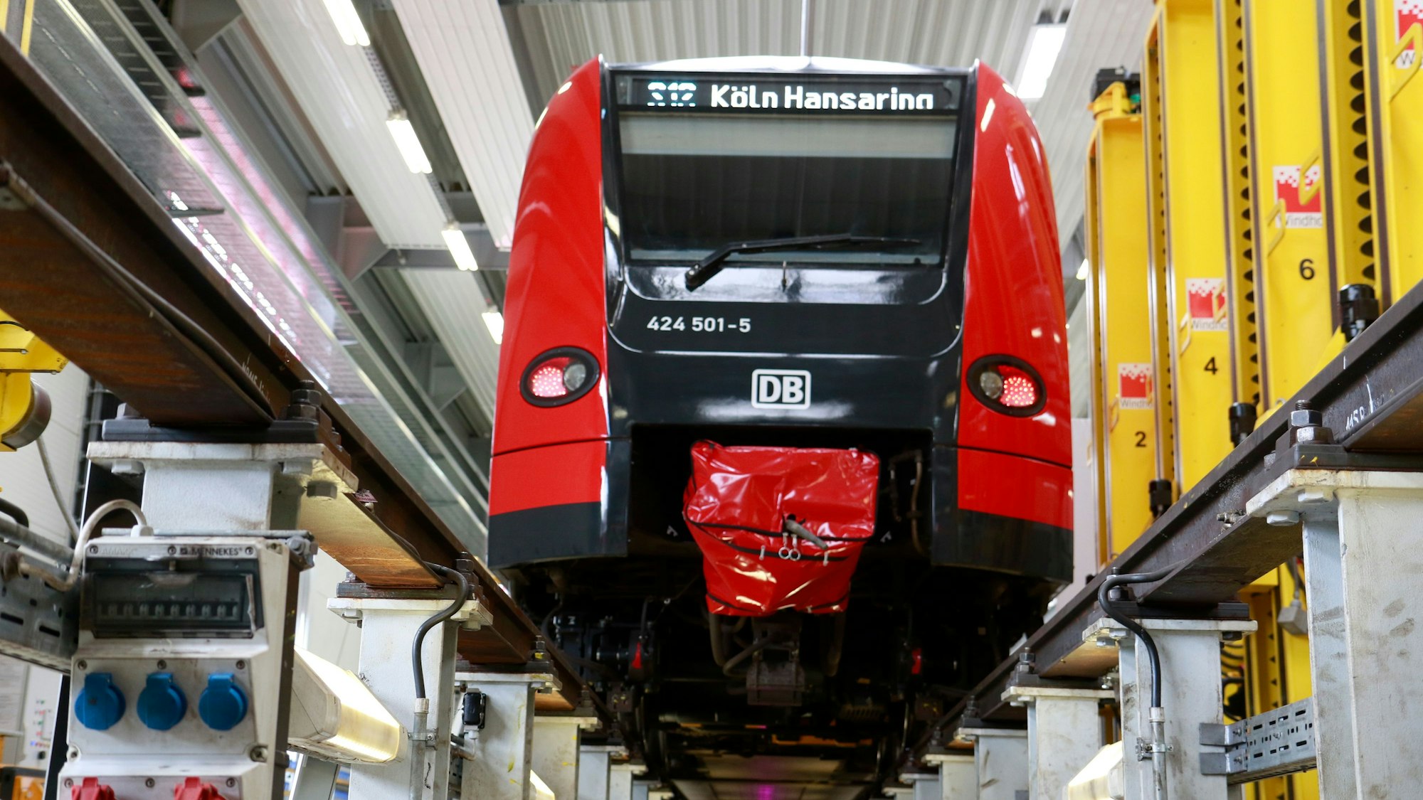 22.04.2024, Köln: Neues Zeitalter für die S-Bahn Köln: go.Rheinland, VRR und DB präsentieren preisgekrönte Fahrzeuge.