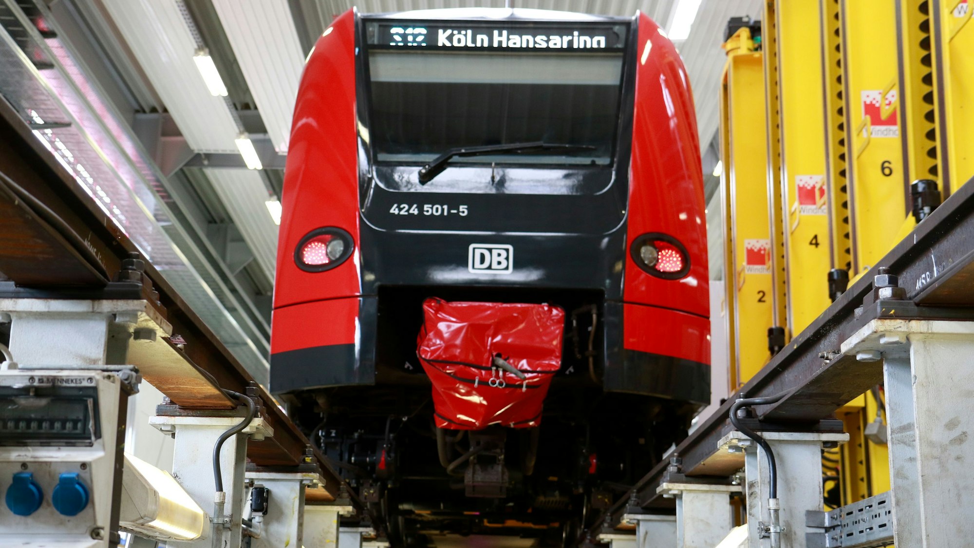 22.04.2024, Köln: Neues Zeitalter für die S-Bahn Köln: go.Rheinland, VRR und DB präsentieren preisgekrönte Fahrzeuge. Foto: Arton Krasniqi