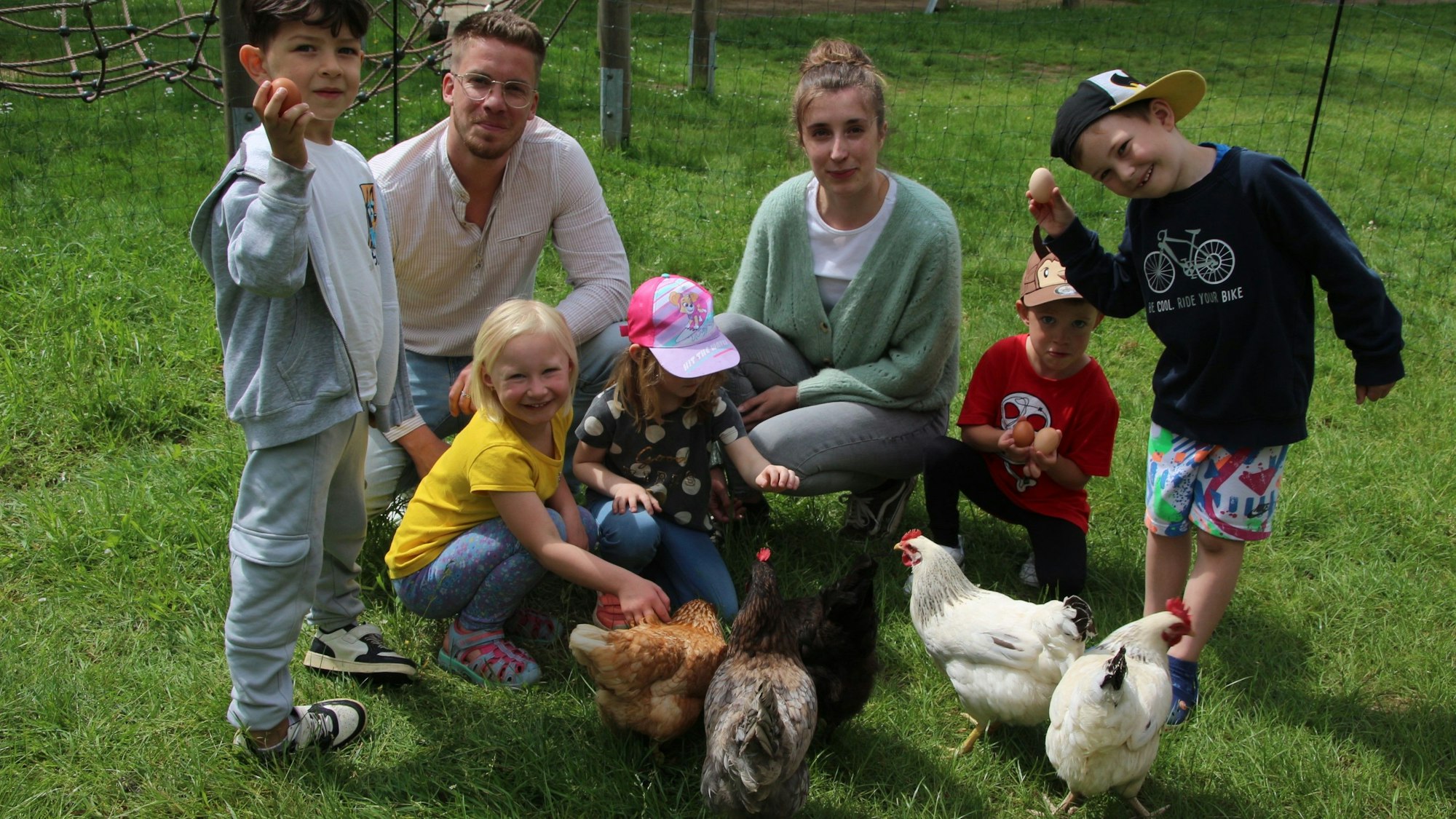 Hühnerbesuch in der Kita Neye Spatzen