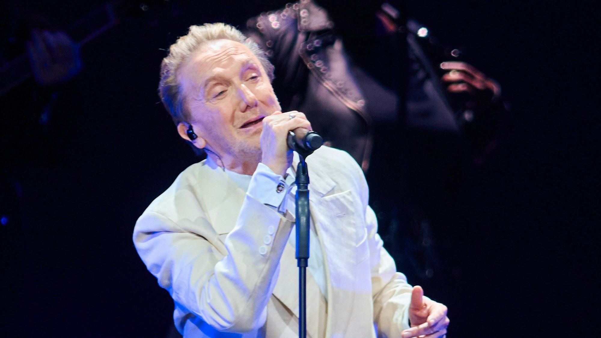 Marius Müller-Westernhagen singt beim Auftakt der Tour „75Live“ in der Westfalenhalle.