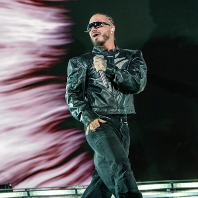 J Balvin tritt während des zweiten Wochenendes des Coachella Valley Music and Arts Festival am Sonntag, 21. April 2024, im Empire Polo Club in Indio, Kalifornien, auf.