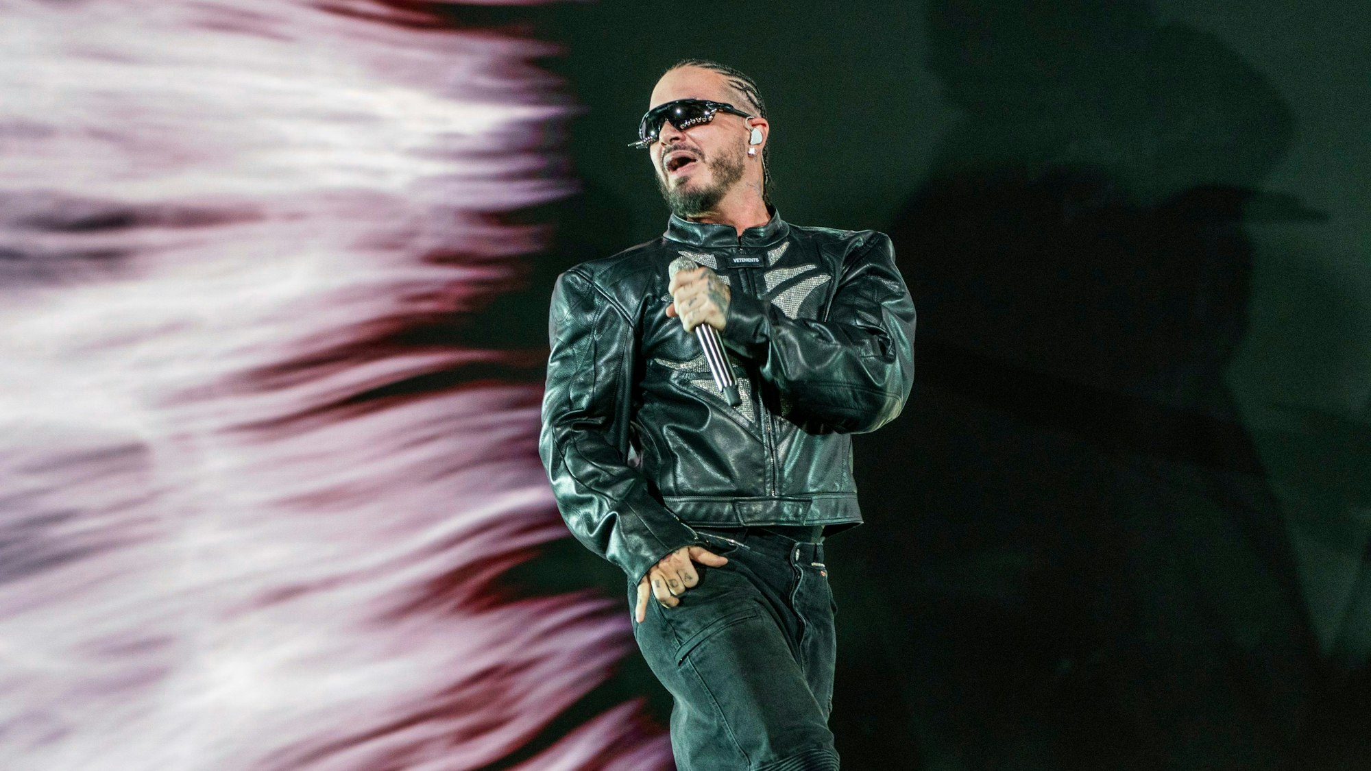 J Balvin tritt während des zweiten Wochenendes des Coachella Valley Music and Arts Festival am Sonntag, 21. April 2024, im Empire Polo Club in Indio, Kalifornien, auf.