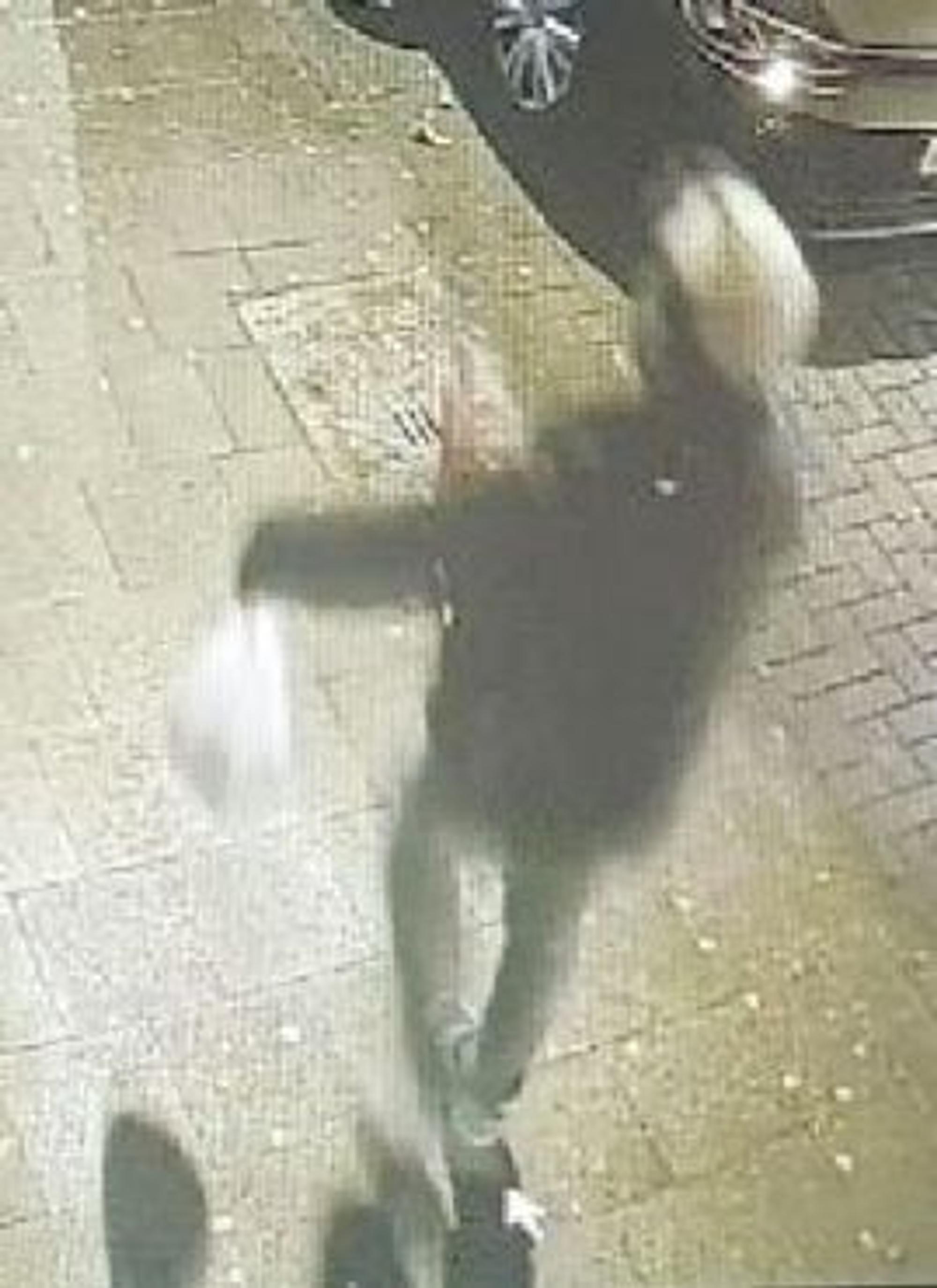 Dieser Mann soll im Dezember 2023 auf der Bonner Straße in der Südstadt mit einer Schreckschusspistole auf einen Obdachlosen geschossen haben.