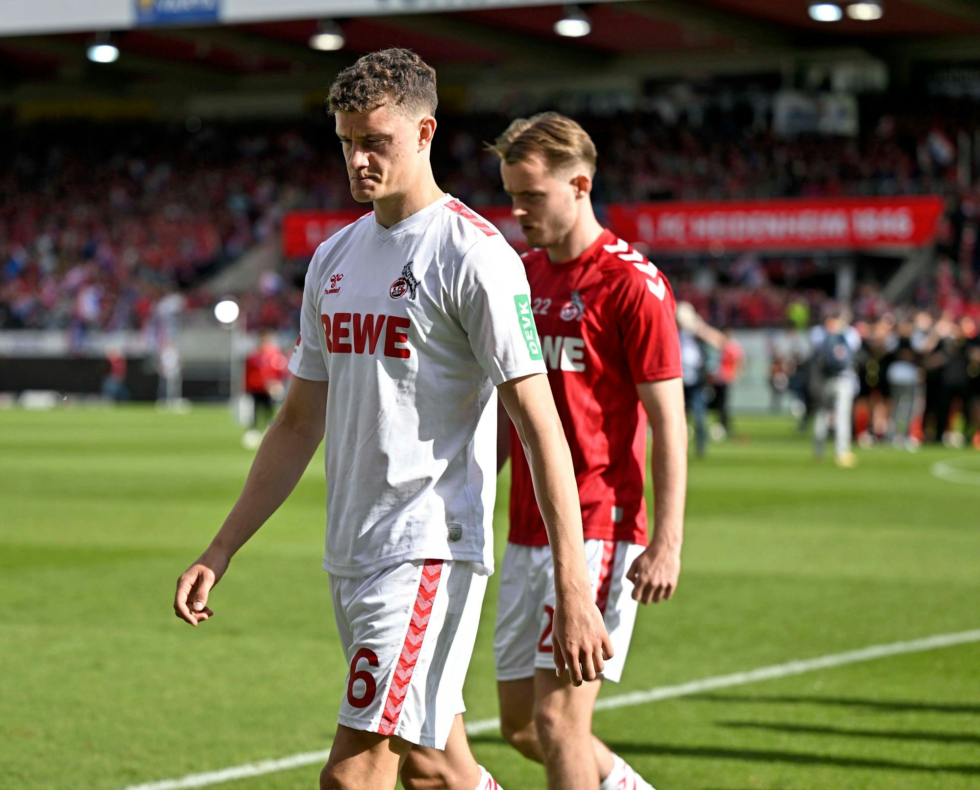 18.05.2024, Fussball 1. Bundesliga 2023/2024, 34.Spieltag, 1.FC Heidenheim - 1.FC Köln, in der Voith-Arena Heidenheim. Die Kölner Spieler sind nach dem Spiel enttäuscht. v.l. Eric Martel Köln und Jacob Christensen Köln ***DFL and DFB regulations prohibit any use of photographs as image sequences and/or quasi-video.*** *** 18 05 2024, Football 1 Bundesliga 2023 2024, Matchday 34, 1 FC Heidenheim 1 FC Köln, in the Voith Arena Heidenheim The Cologne players are disappointed after the match v l Eric Martel Köln and Jacob Christensen Köln DFL and DFB regulations prohibit any use of photographs as image sequences and or quasi video