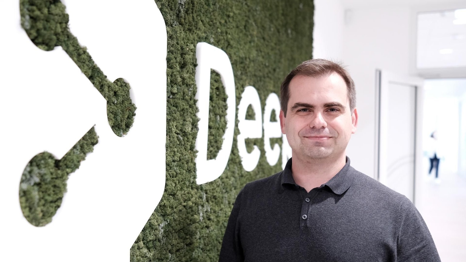 22.09.2021, Köln: Jaruslaw Kutylowski, Geschäftsführer des Übersetzungsdienstes DeepL. Foto: Max Grönert.