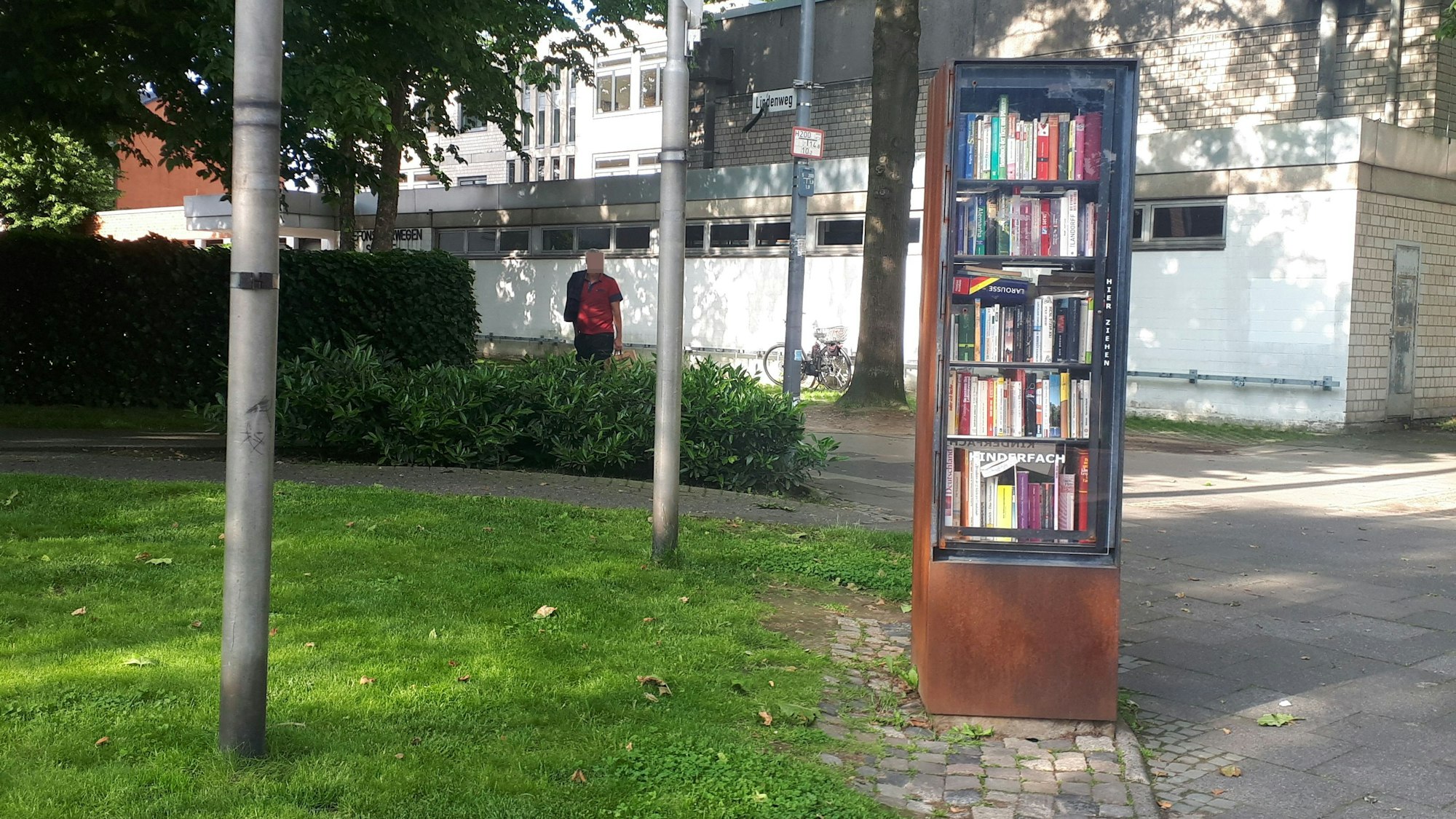 Bücherschrank in Junkersdorf