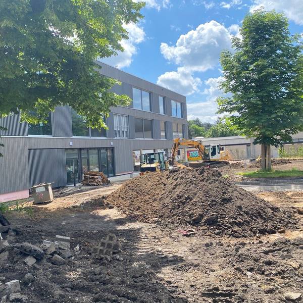 Zu sehen ist eine Baustelle.