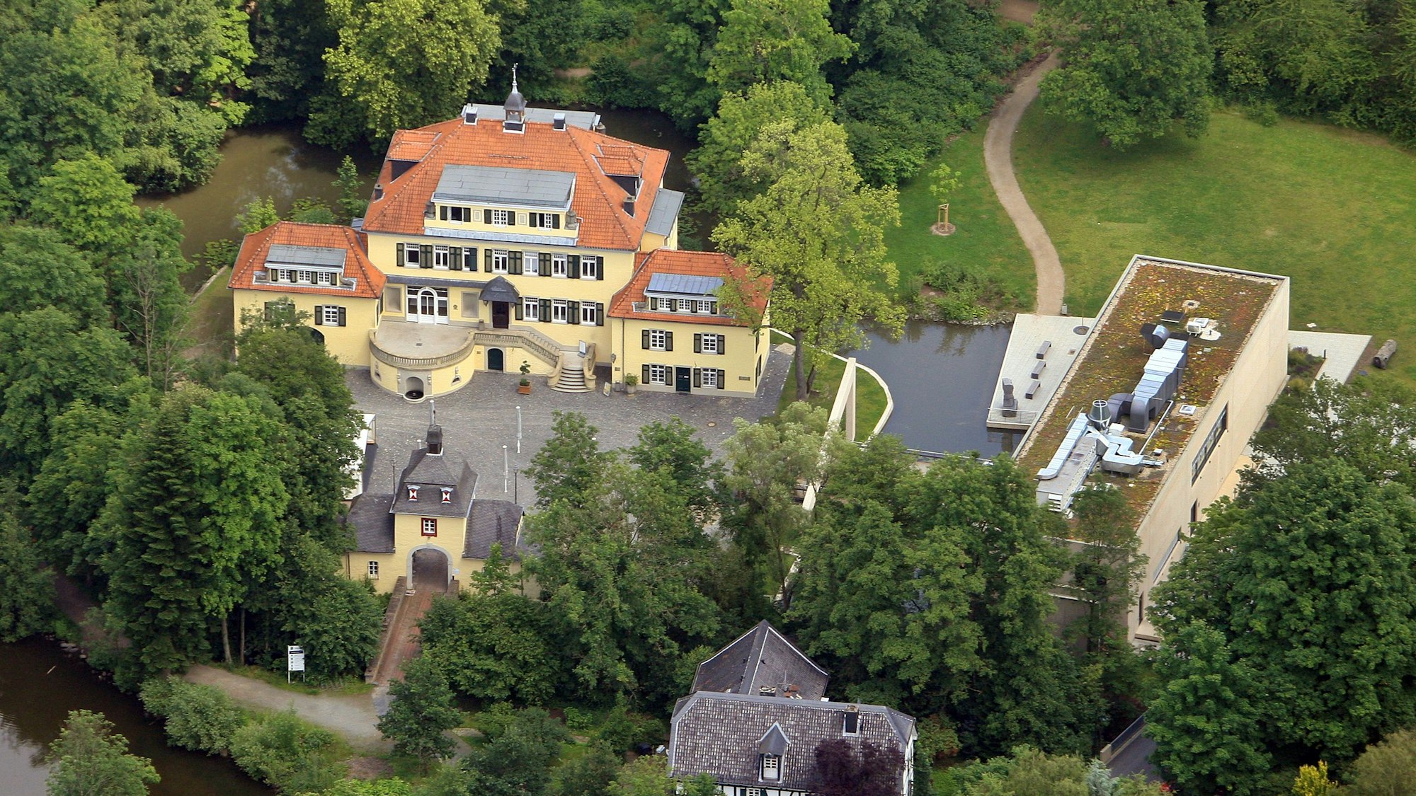 Schloss Eulenbroich ist voraussichtlich der Schauplatz der Auszeichnung von fünf neuen Ehrenbürgern.