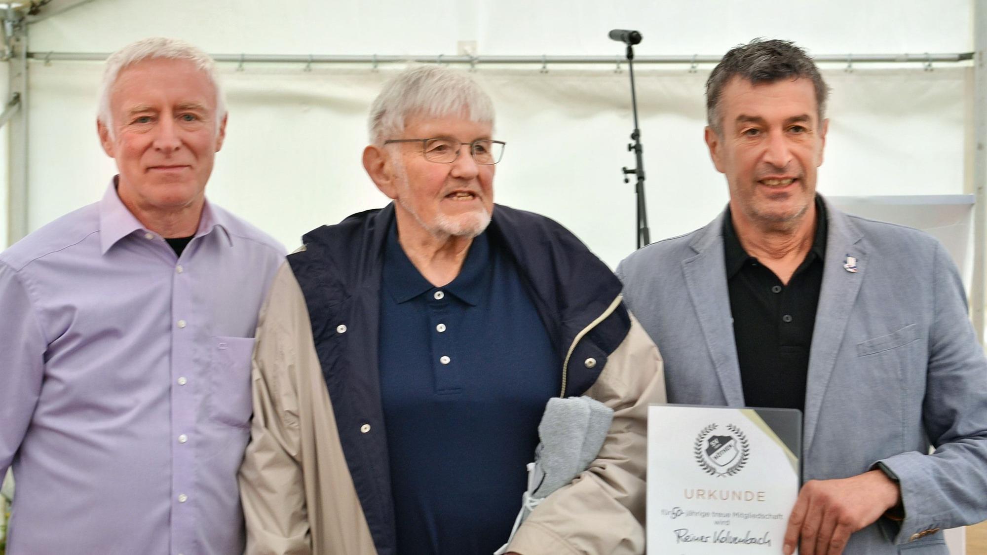 Das Bild zeigt von links Robert Kaulen, Reiner Kolvenbach und Linus Krämer.