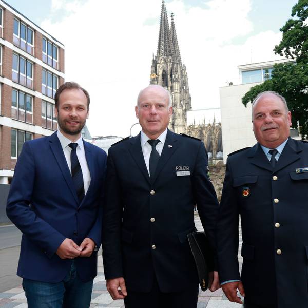 Sport- und Schuldezernent Robert Voigtsberger, Martin Lotz, Einsatzleiter der Polizei und Udo Peltzer, Leitender Polizeidirektor der Bundespolizei