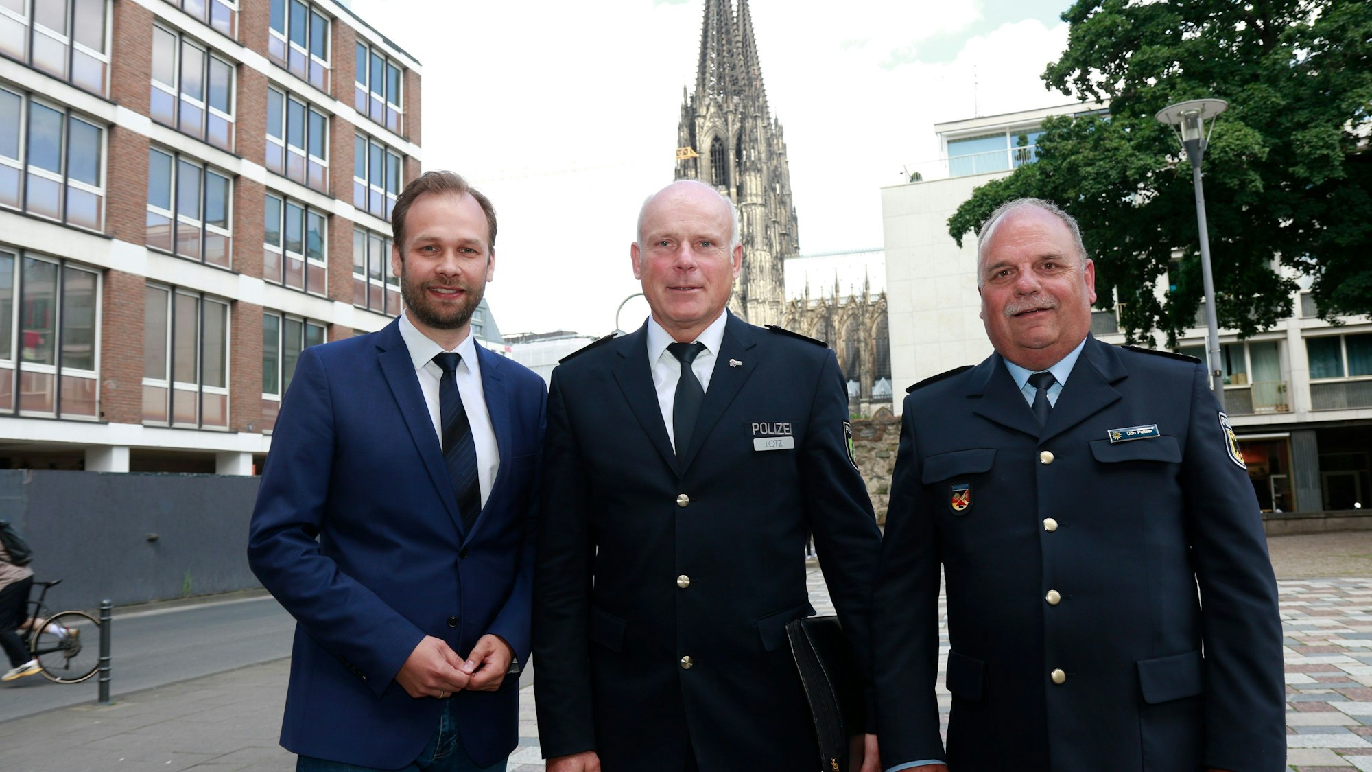Sport- und Schuldezernent Robert Voigtsberger, Martin Lotz, Einsatzleiter der Polizei und Udo Peltzer, Leitender Polizeidirektor der Bundespolizei
