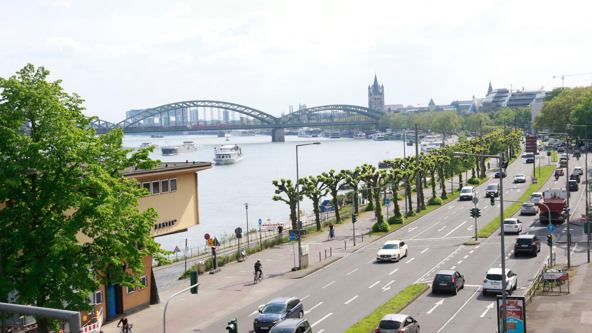 Das Konrad-Adenauer-Ufer wird während des Bierfestes für drei Tage zur „Open-Air-Genussmeile“.