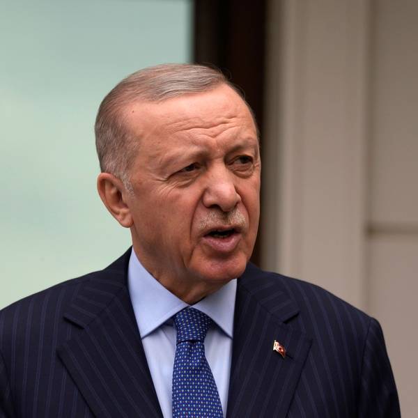 ARCHIV - 03.05.2024, Türkei, Istanbul: Recep Tayyip Erdogan, Präsident der Türkei, spricht Anfang Mai während einer Pressekonferenz nach dem Freitagsmittaggebet.