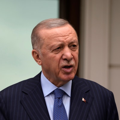 ARCHIV - 03.05.2024, Türkei, Istanbul: Recep Tayyip Erdogan, Präsident der Türkei, spricht Anfang Mai während einer Pressekonferenz nach dem Freitagsmittaggebet.