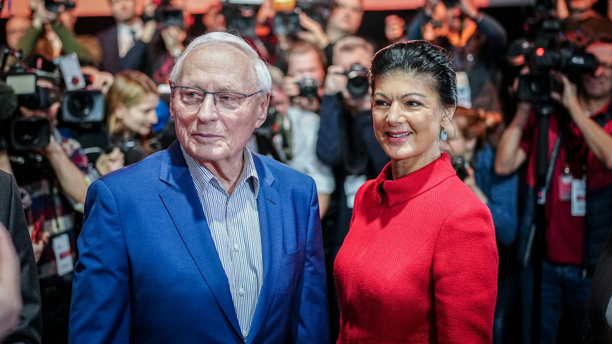 Sahra Wagenknecht und Oskar Lafontaine (l.) beim Gründungsparteitag der neuen Wagenknecht-Partei. (Archivbild)