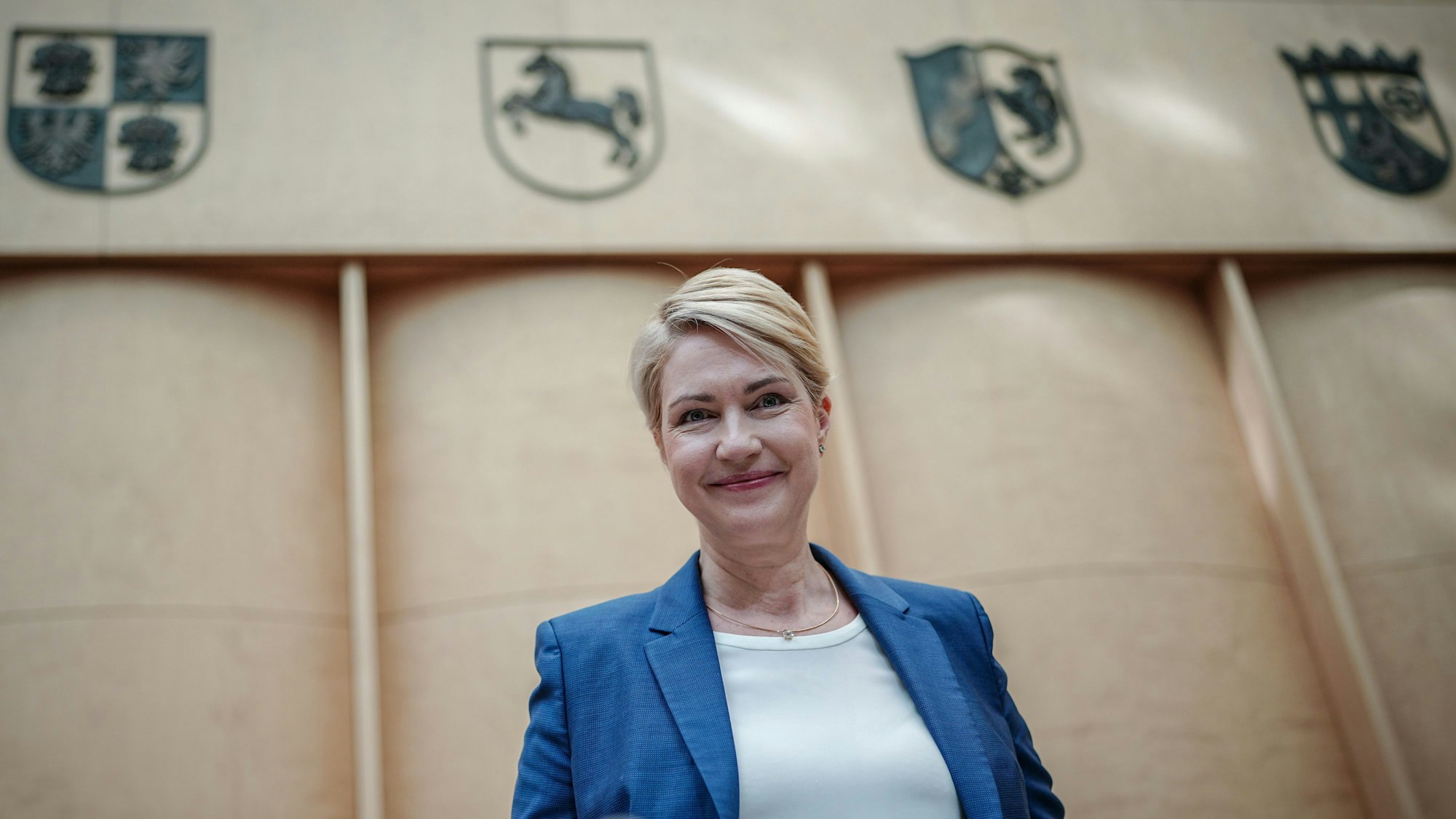 17.05.2024, Berlin: Manuela Schwesig (SPD), Ministerpräsidentin von Mecklenburg-Vorpommern und Bundesratspräsidentin, eröffnet die Sitzung des Bundesrates.