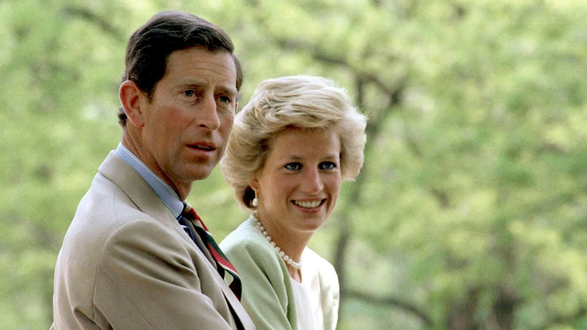 Eine Aufnahme vom 9. Mai 1990 zeigt die britische Lady Diana, Prinzessin von Wales, und ihren Mann, den damaligen britischen Kronprinzen Charles.