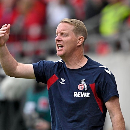 18.05.2024, Fussball 1. Bundesliga 2023/2024, 34.Spieltag, 1.FC Heidenheim - 1.FC Köln, in der Voith-Arena Heidenheim. Trainer Timo Schultz Köln in Rage ***DFL and DFB regulations prohibit any use of photographs as image sequences and/or quasi-video.*** *** 18 05 2024, Soccer 1 Bundesliga 2023 2024, Matchday 34, 1 FC Heidenheim 1 FC Köln, in der Voith Arena Heidenheim Coach Timo Schultz Köln in Rage DFL and DFB regulations prohibit any use of photographs as image sequences and or quasi video