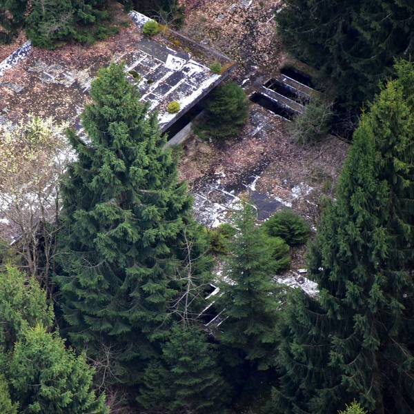Die Adenauer-Villa im Wald in der Eifel.