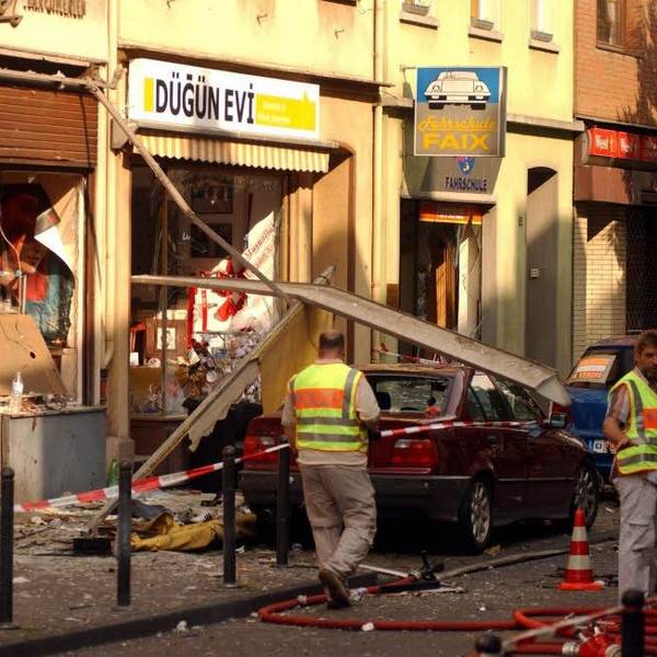 Das Bild zeigt von einer Bombe zerstörte Gebäude.