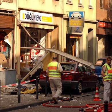 Das Bild zeigt von einer Bombe zerstörte Gebäude.