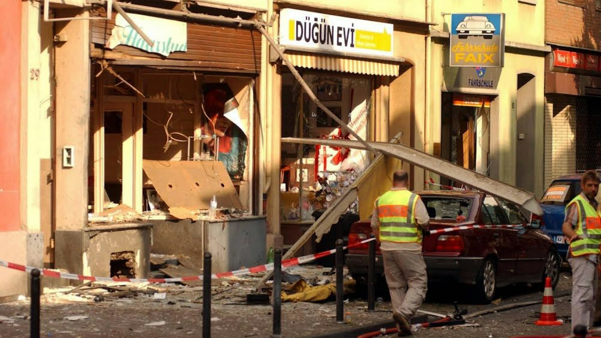 Das Bild zeigt von einer Bombe zerstörte Gebäude.