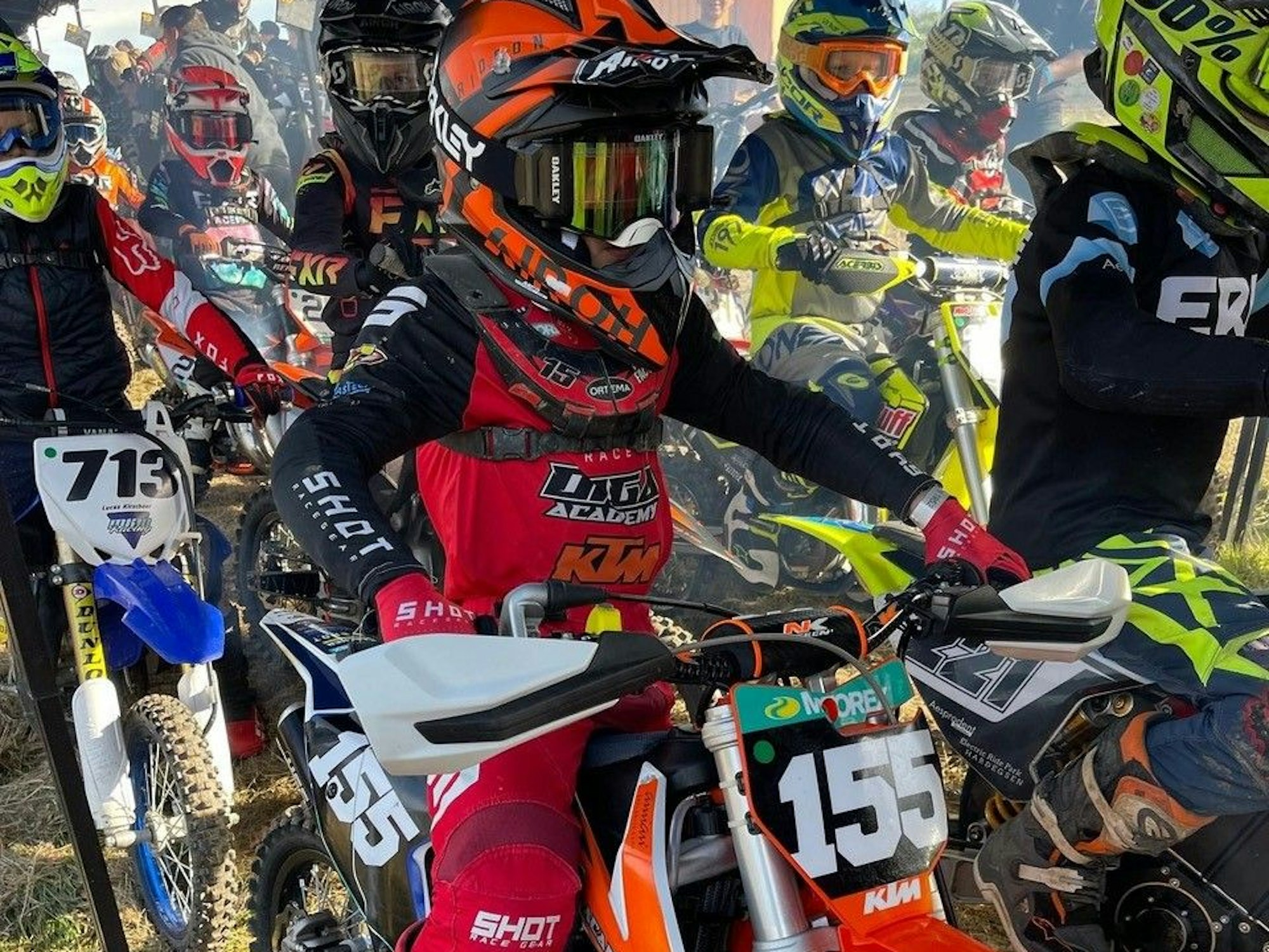 Matteo Bauten auf seinem Motocross-Motorrad.