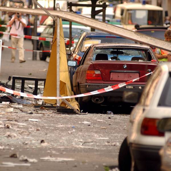 Das Foto zeigt die Keupstraße nach dem Nagelbombenanschlag.