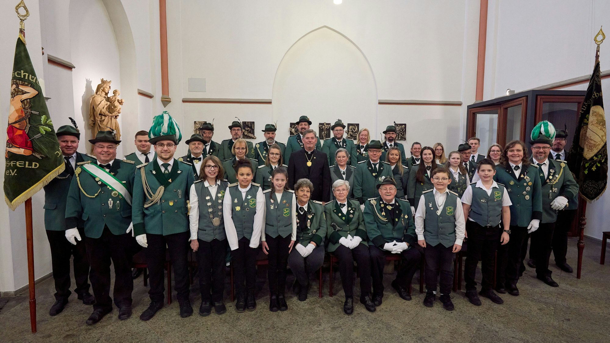 Das Foto zeigt die Mitglieder der Biesfelder Bruderschaft im Jahre 2024.