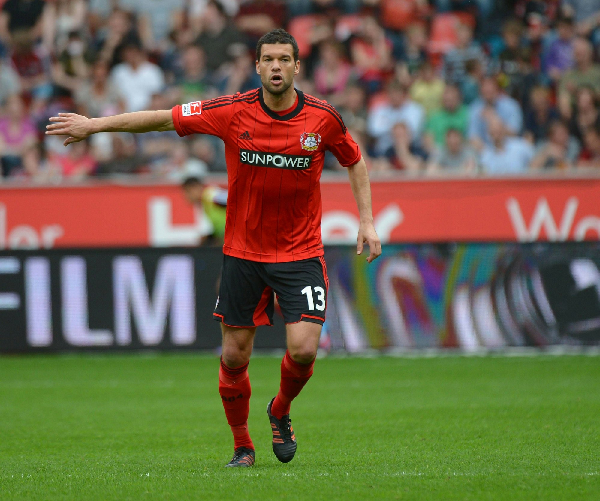 2012: Michael Ballack im Trikot von Bayer Leverkusen in Aktion.