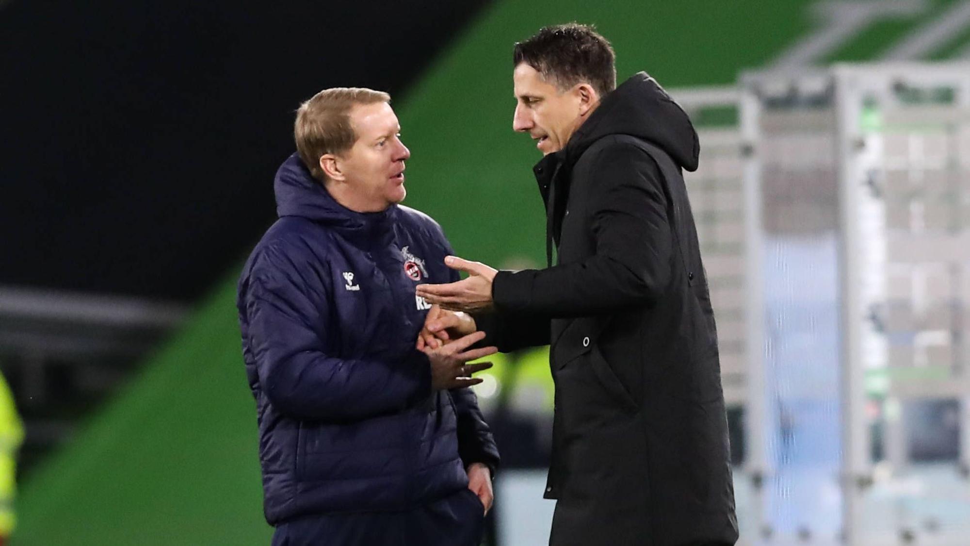Geschäftsführer Christian Keller und Trainer Timo Schultz nach dem Spiel des 1. FC Köln beim VfL Wolfsburg im Januar