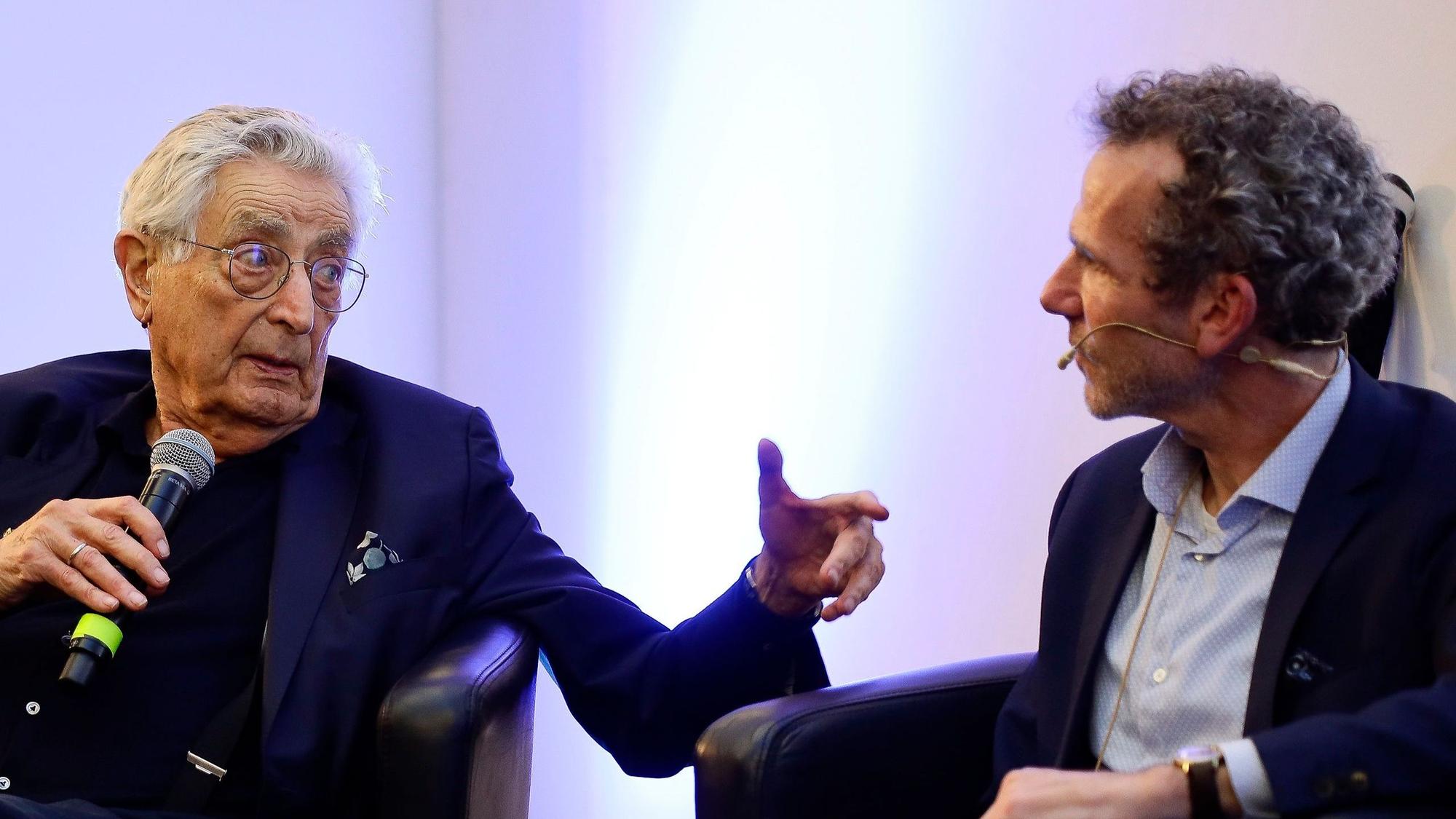 Gerhart Baum und Moderator Joachim Frank