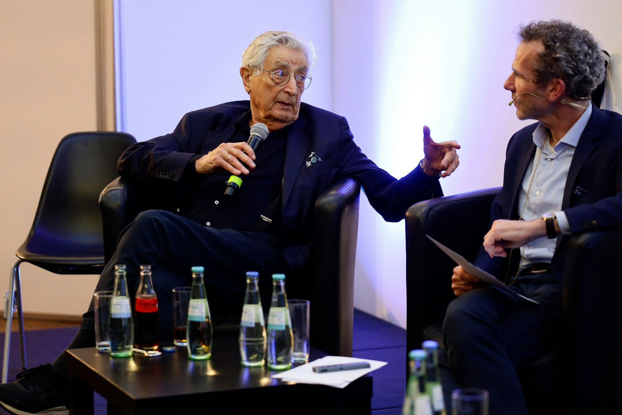 23.05.2024, Köln: Gerhart Baum. und Moderator Joachim Frank.Veranstaltung:Wir feiern das Grundgesetz.Foto:Dirk Borm